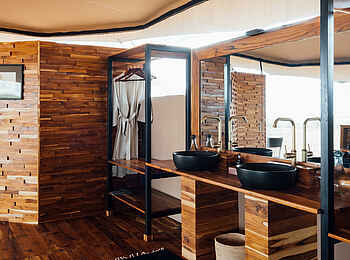 Usangu Expedition Camp: Waschtisch Usangu Expedition Camp: Waschtisch