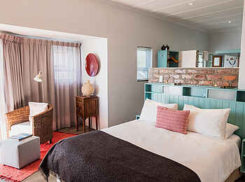 Whalesong Lodge: Gästezimmer mit Sitzecke Whalesong Lodge: Gästezimmer mit Sitzecke