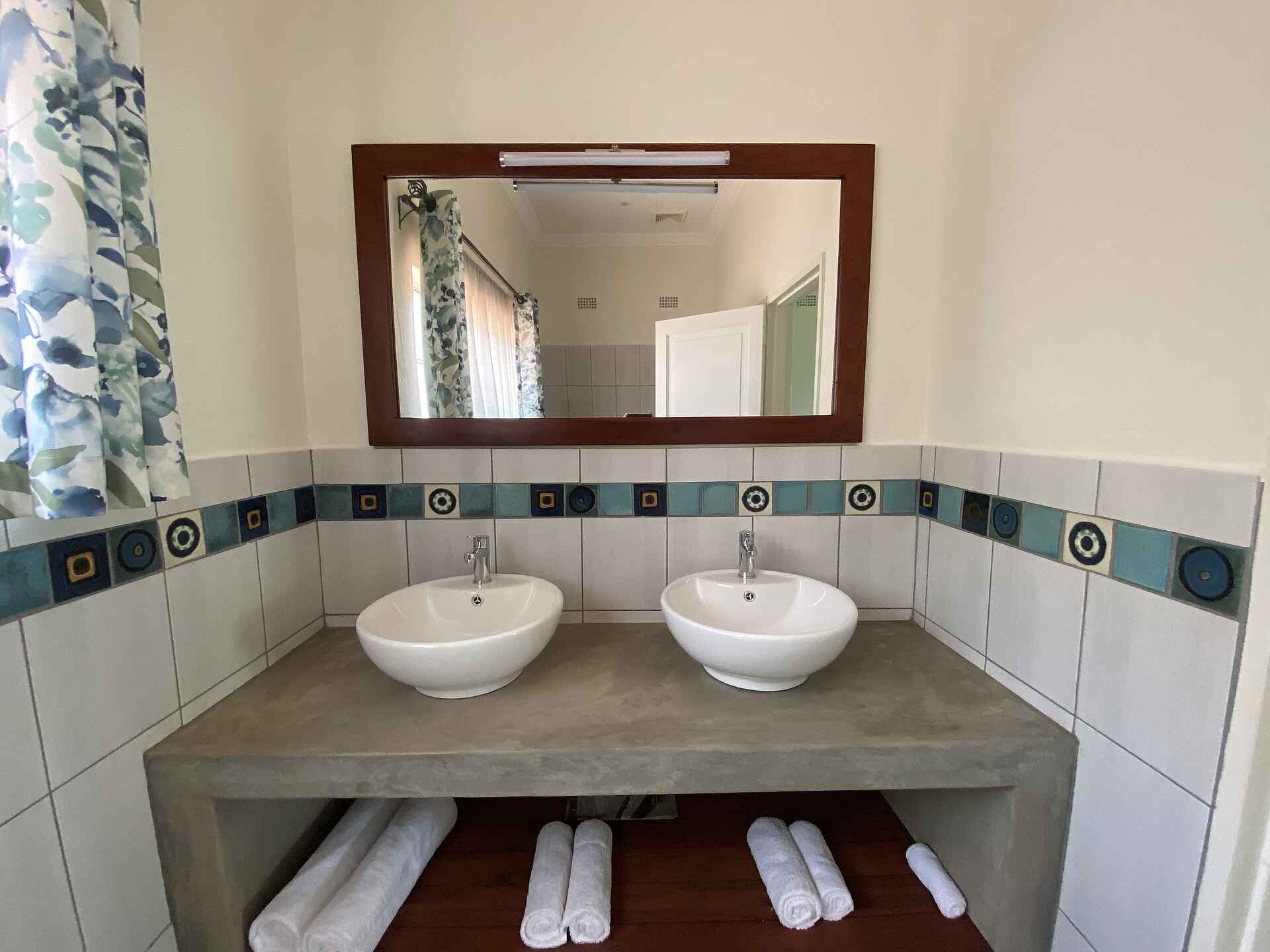 Pioneers Victoria Falls: Doppelwaschtisch