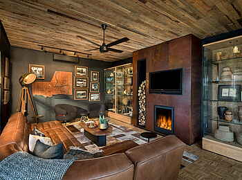 Tengile River Lodge: Library