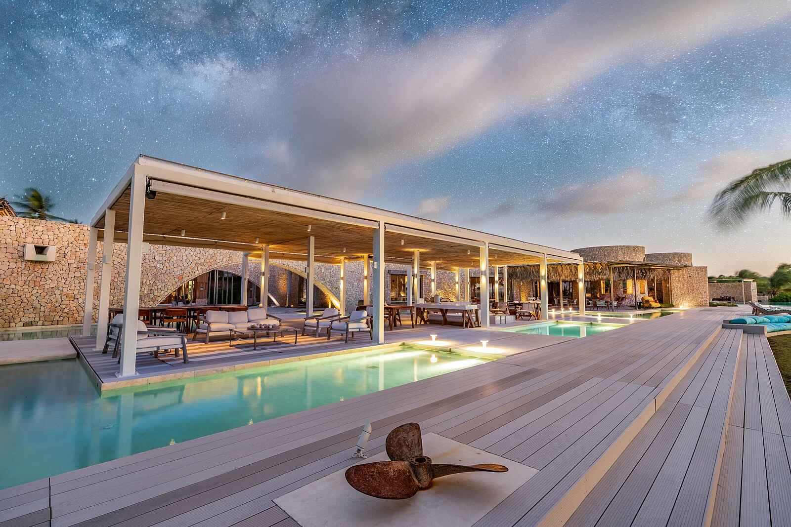 Time + Tide Miavana: Überdachter Frontbereich Time + Tide Miavana: Überdachter Frontbereich