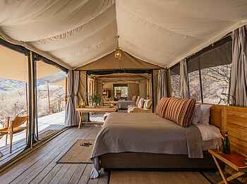 Basecamp Samburu: Doppelbett im Familienzelt Basecamp Samburu: Doppelbett im Familienzelt