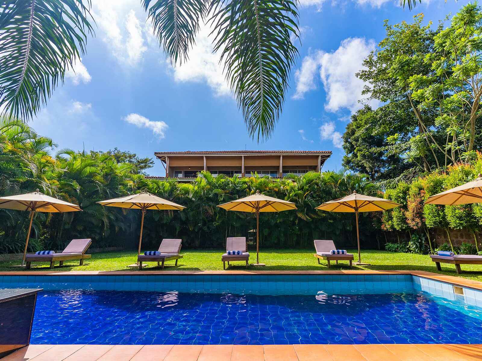 No. 5 Boutique Hotel: Blick vom Pool aufs Haus No. 5 Boutique Hotel: Blick vom Pool aufs Haus