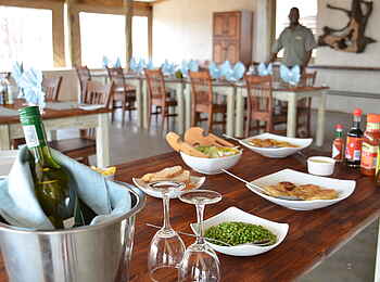 Chobe Elephant Camp: Lunchbuffet Chobe Elephant Camp: Lunchbuffet