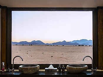 Dead Valley Lodge: Blick aus dem Badezimmer