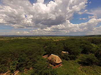 Enjojo Lodge: Luftbild eines Gästechalets