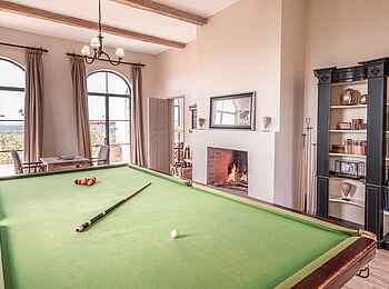 Governors' Mugie: Der Billardtisch Governors' Mugie: Der Billardtisch