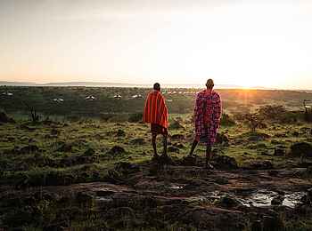 Mahali Mzuri: Camp Guides blicken auf das Camp