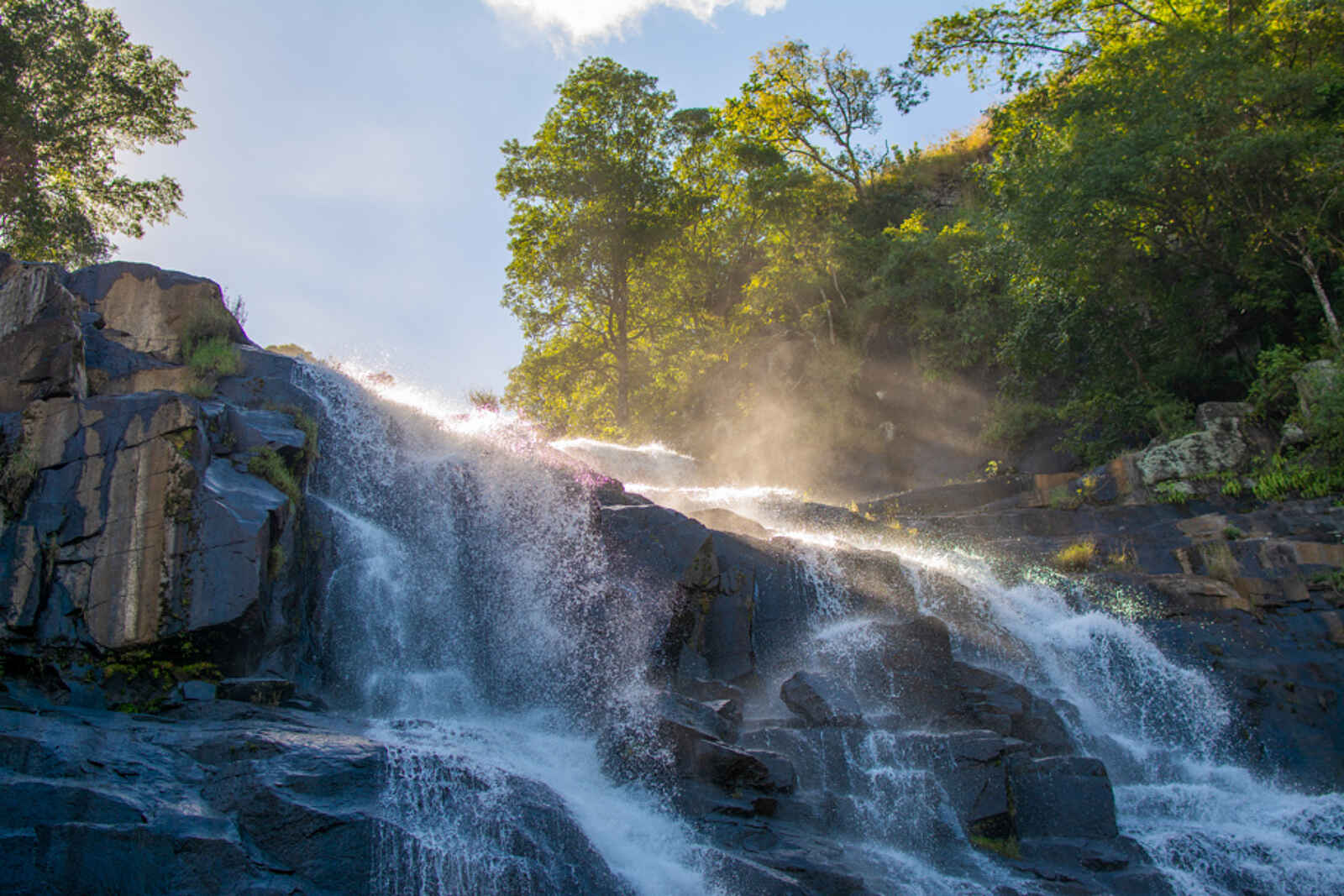 Mt Gorongosa Community Camp: Wasserfall Mt Gorongosa Community Camp: Wasserfall