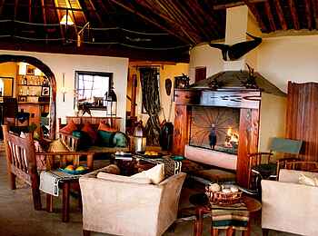 Sleeping Warrior Lodge: Stimmungsvolle Lounge Sleeping Warrior Lodge: Stimmungsvolle Lounge