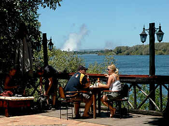 The Zambezi Waterfront: Cafe am Flussufer