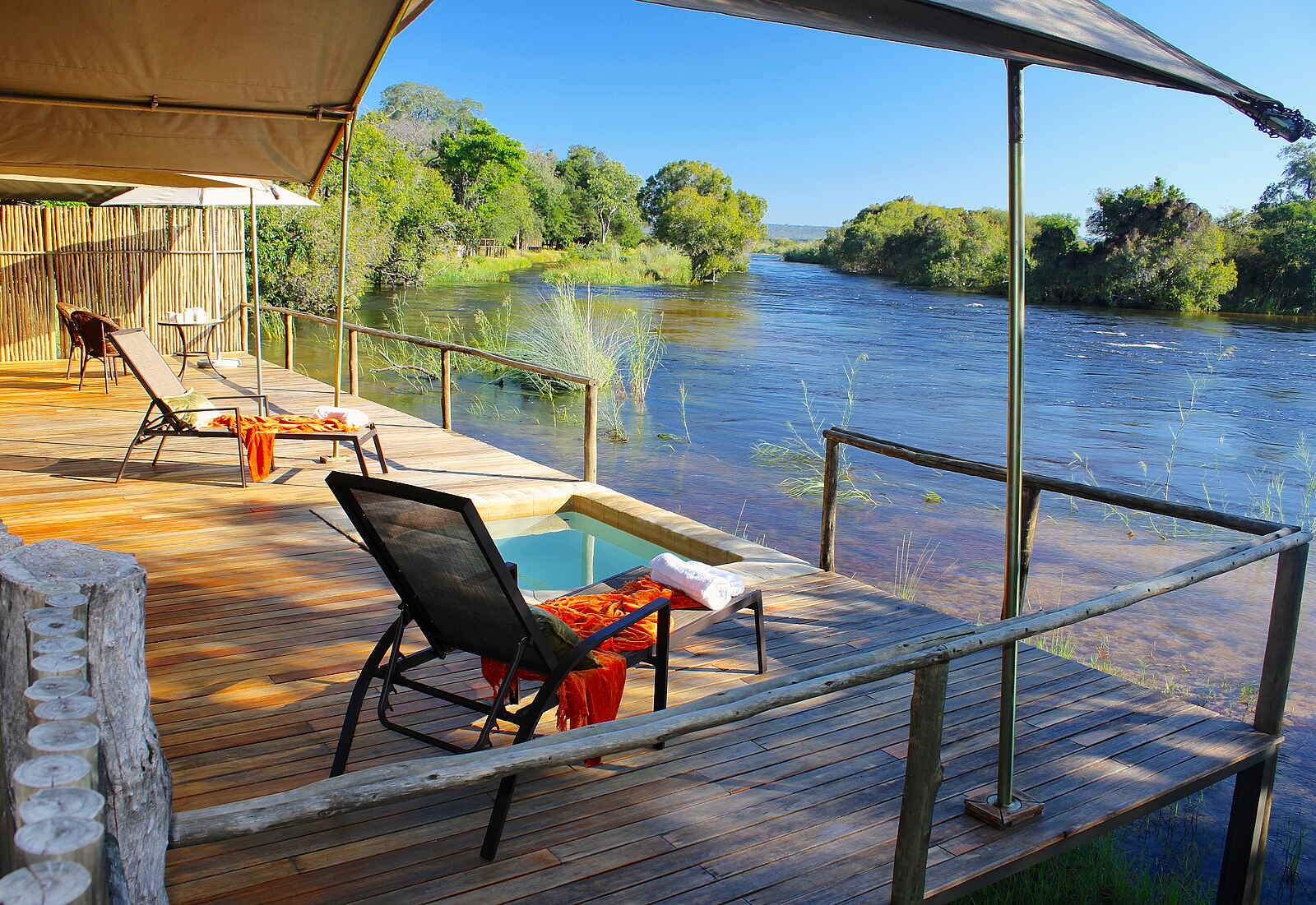 Zambezi Sands: Privatdeck mit Splash Pool Zambezi Sands: Privatdeck mit Splash Pool
