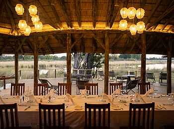 4 Rivers Camp: Am gedeckten Tisch 4 Rivers Camp: Am gedeckten Tisch
