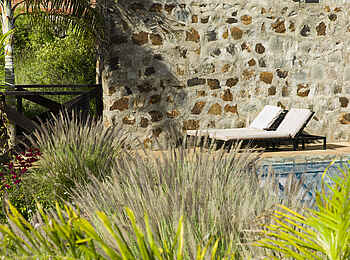 Bashay Rift Lodge: Liegestühle Bashay Rift Lodge: Liegestühle