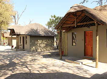 Khwai Guest House: Chalets in Reih und Glied Khwai Guest House: Chalets in Reih und Glied