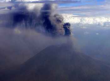 Lake Natron Camp: Rauch vom Vulkan Oldoinyo Lengai