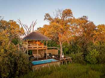 Little Sable Camp: Poolbereich mit Aussichtsdeck Little Sable Camp: Poolbereich mit Aussichtsdeck