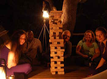 Macatoo Camp: Spieleabend im Baumhaus