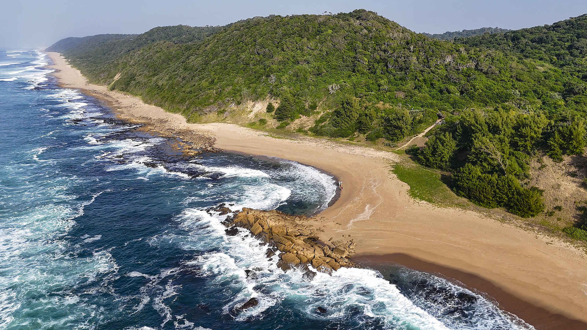Makakatana Bay Lodge: Die Küste