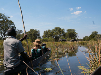 Mankwe Tented Retreat: Ausflug mit dem Mokoro Mankwe Tented Retreat: Ausflug mit dem Mokoro
