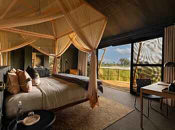 North Island Okavango Safari Camp: Ein Schlafzimmer mit Blick auf das Delta