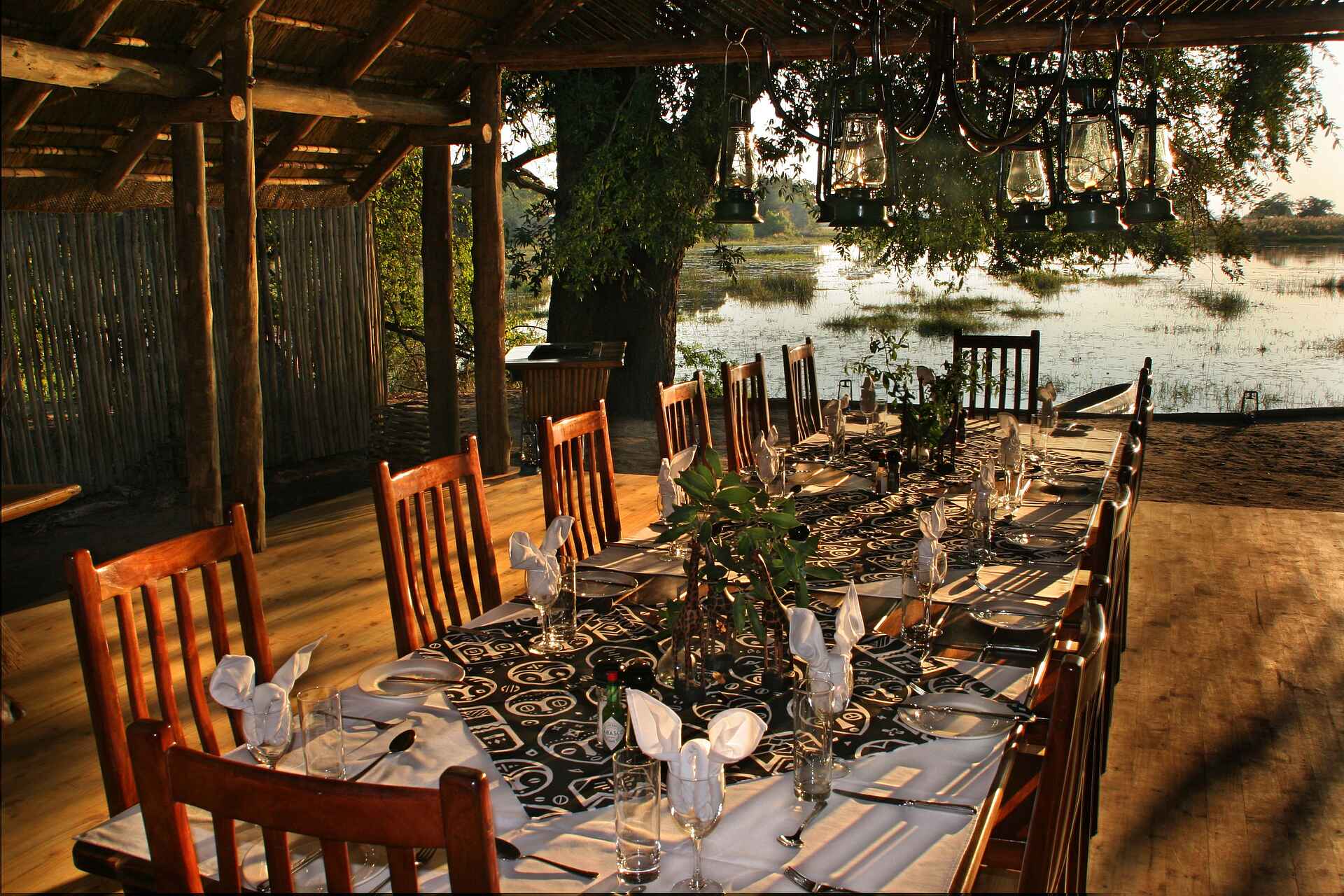 NG 27A, Okavango-Delta, Pom Pom Camp, Xudum River, Abendessen, Lagune