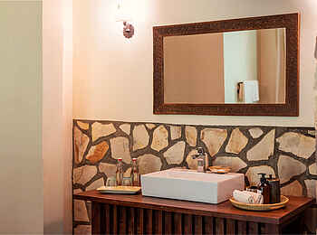 Primate Lodge Kibale: Das Waschbecken im Badezimmer