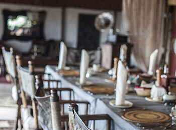 Shu'mata Camp: Gedeckter Tisch Shu'mata Camp: Gedeckter Tisch