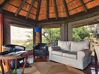 Soroi Serengeti Lodge: Private Lounge einer Suite Soroi Serengeti Lodge: Private Lounge einer Suite