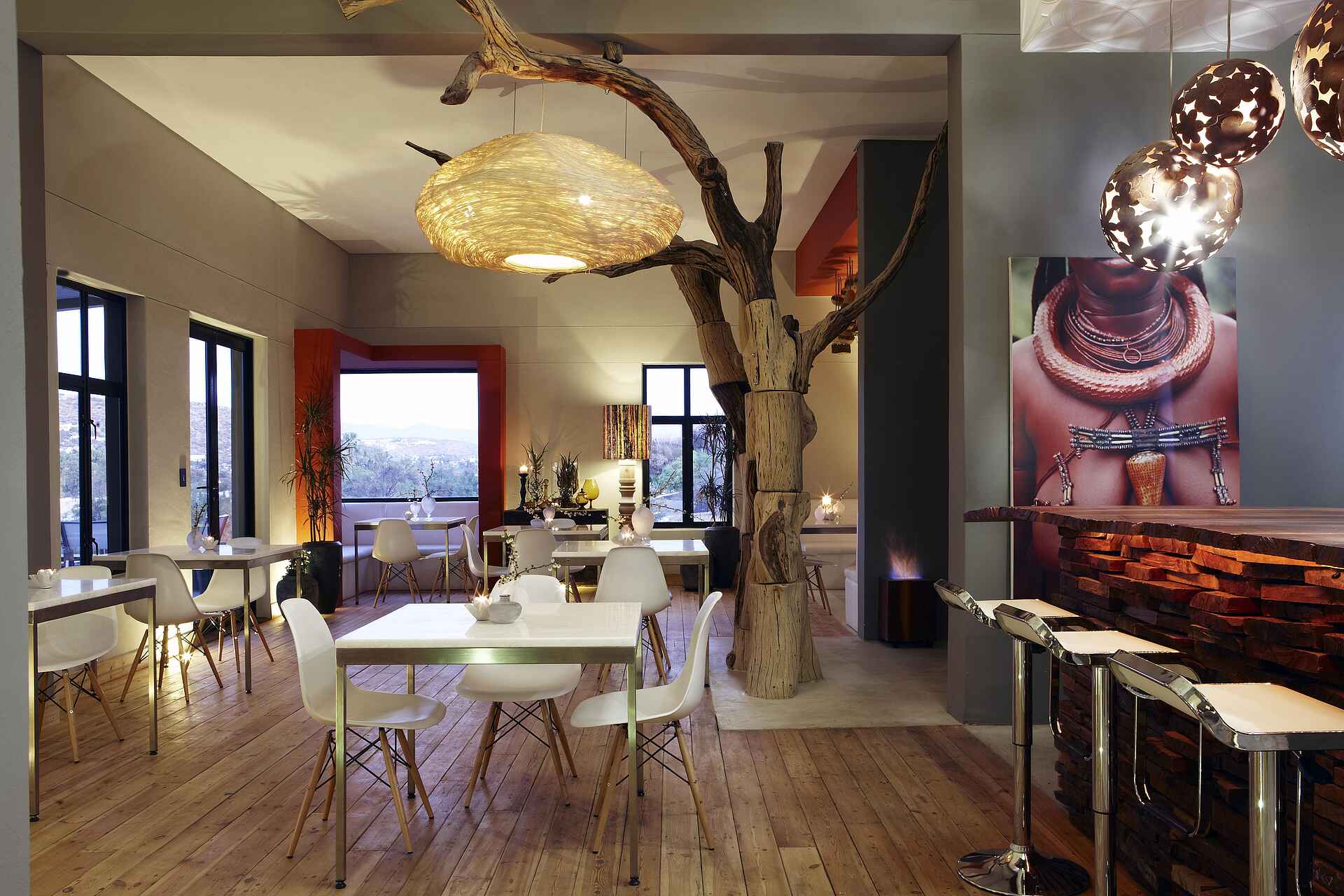 The Olive Exclusive, Olive Grove Guest House, Restaurant, Windhoek, Bar, Beleuchtung, Himba, Tische, Hauptstadtunterkunft