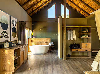 Victoria Falls Hippo Creek Villa: Eine offene Raumaufteilung in der King Suite