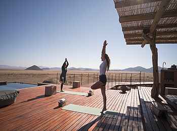 Zannier Hotels Sonop: Yoga am Pool Zannier Hotels Sonop: Yoga am Pool