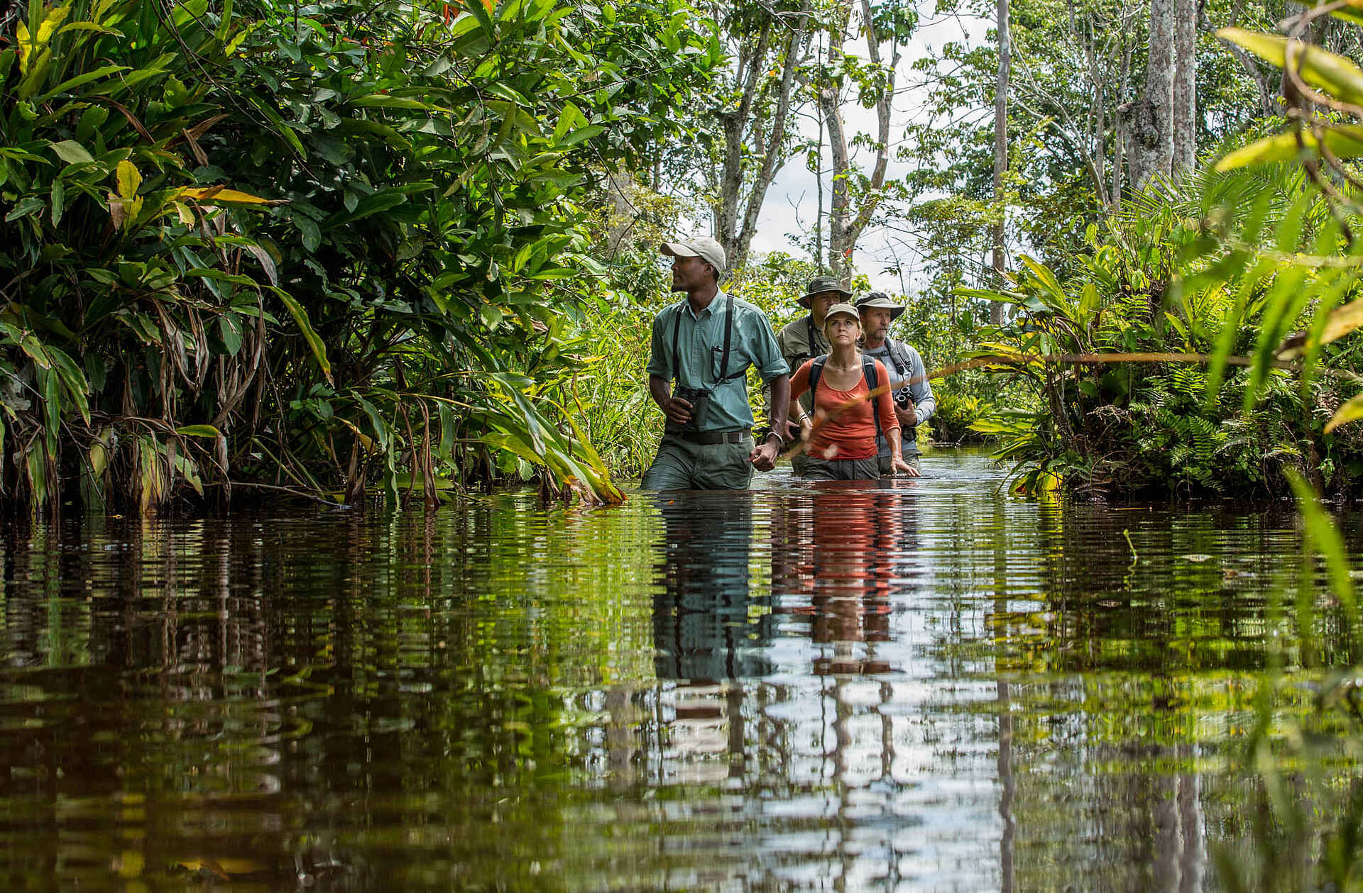Lango Camp: Waten bis zur Hüfte