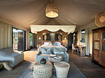Nyamatusi Camp: Schlafzimmer und Wohnzimmer Nyamatusi Camp: Schlafzimmer und Wohnzimmer