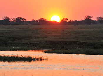 Muchenje Safari Lodge: Sonnenuntergang über dem Chobe