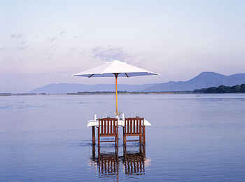 Sausage Tree Camp: Mittagstisch im Fluss