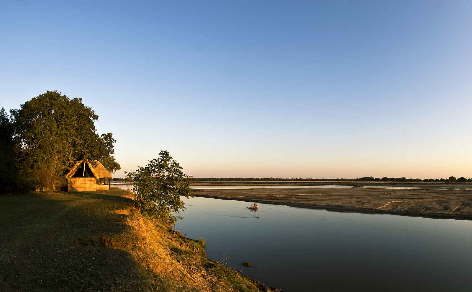 Tafika Camp: Morgenlicht Tafika Camp: Morgenlicht