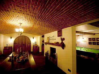 The Manor at Ngorongoro: Weinkeller und Snooker-Raum
