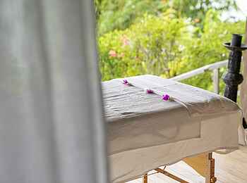 Time + Tide Tsara Komba: Massagen im Gästezimmer