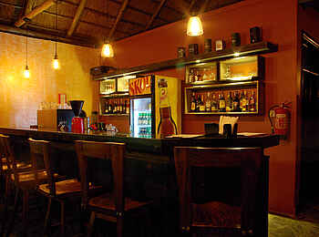 Five Volcanoes Boutique Hotel: Hotelbar
