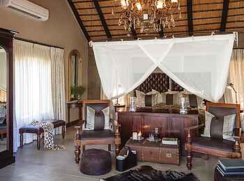 King's Camp - Waterbuck Private Camp: Schlafzimmer der Luxury Suite King's Camp - Waterbuck Private Camp: Schlafzimmer der Luxury Suite