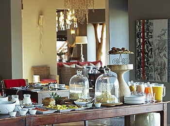 Thanda Safari Lodge: Buffet zum Mittagessen Thanda Safari Lodge: Buffet zum Mittagessen