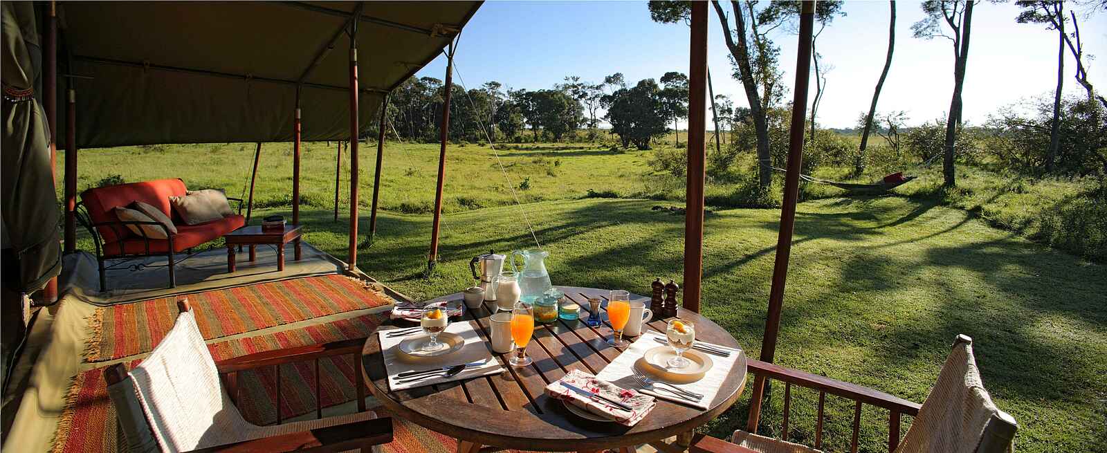 Elephant Pepper Camp: Erfrischung auf der Veranda Elephant Pepper Camp: Erfrischung auf der Veranda