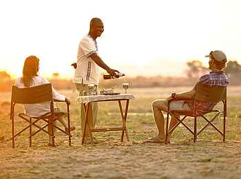 Ikuka Safari Camp: Sundowner im Busch