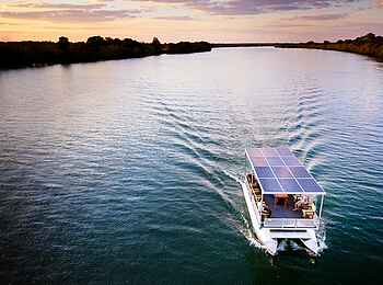 Ila Safari Lodge: Ausflug mit dem Boot