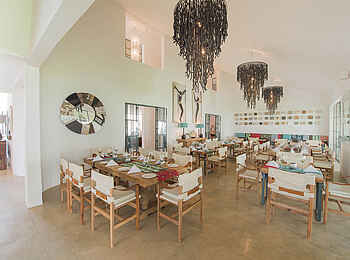 Latitude 15: Restaurant Latitude 15: Restaurant