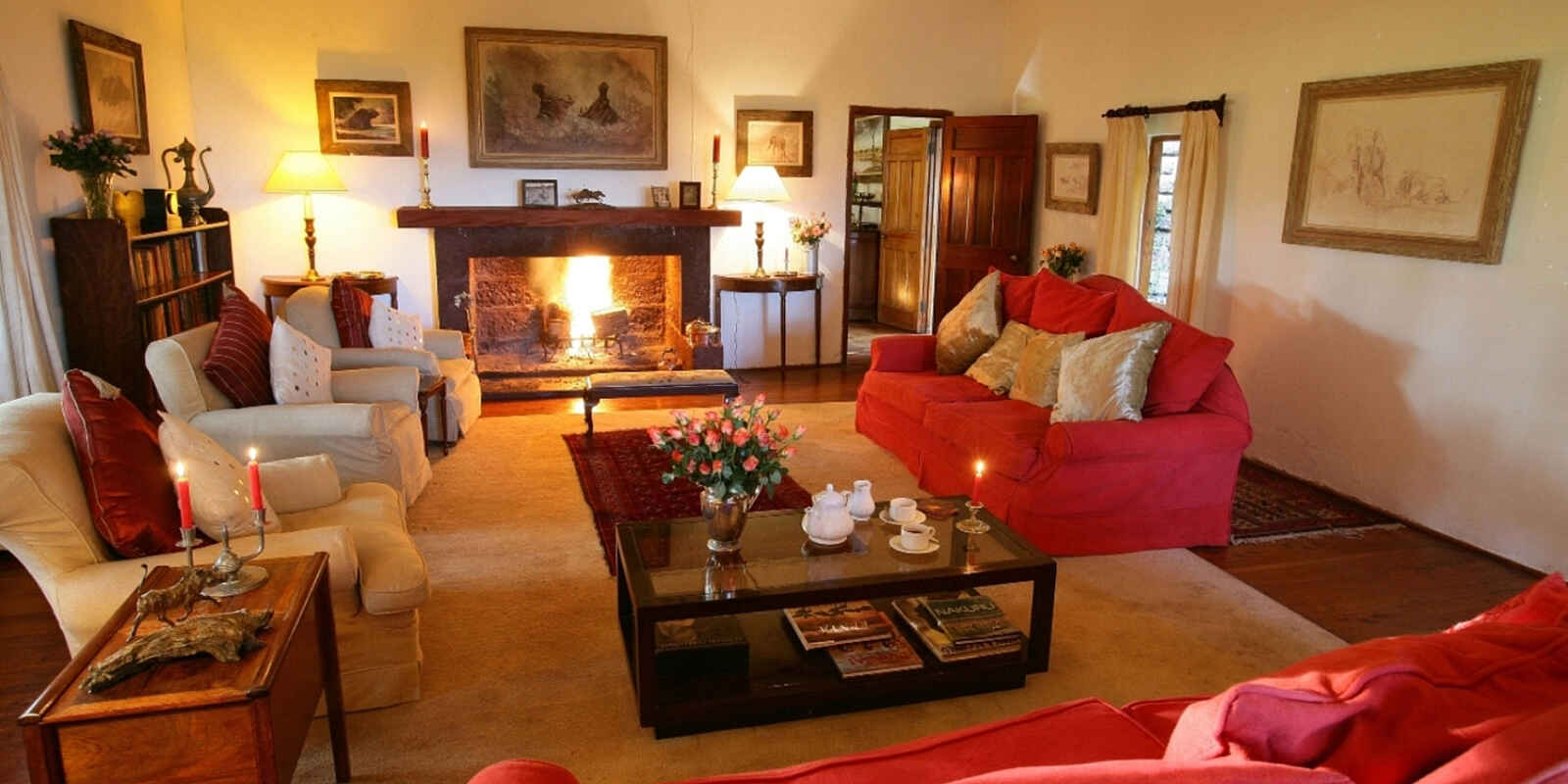 Loldia House: Wohnzimmeratmosphäre am offenem Kamin Loldia House: Wohnzimmeratmosphäre am offenem Kamin