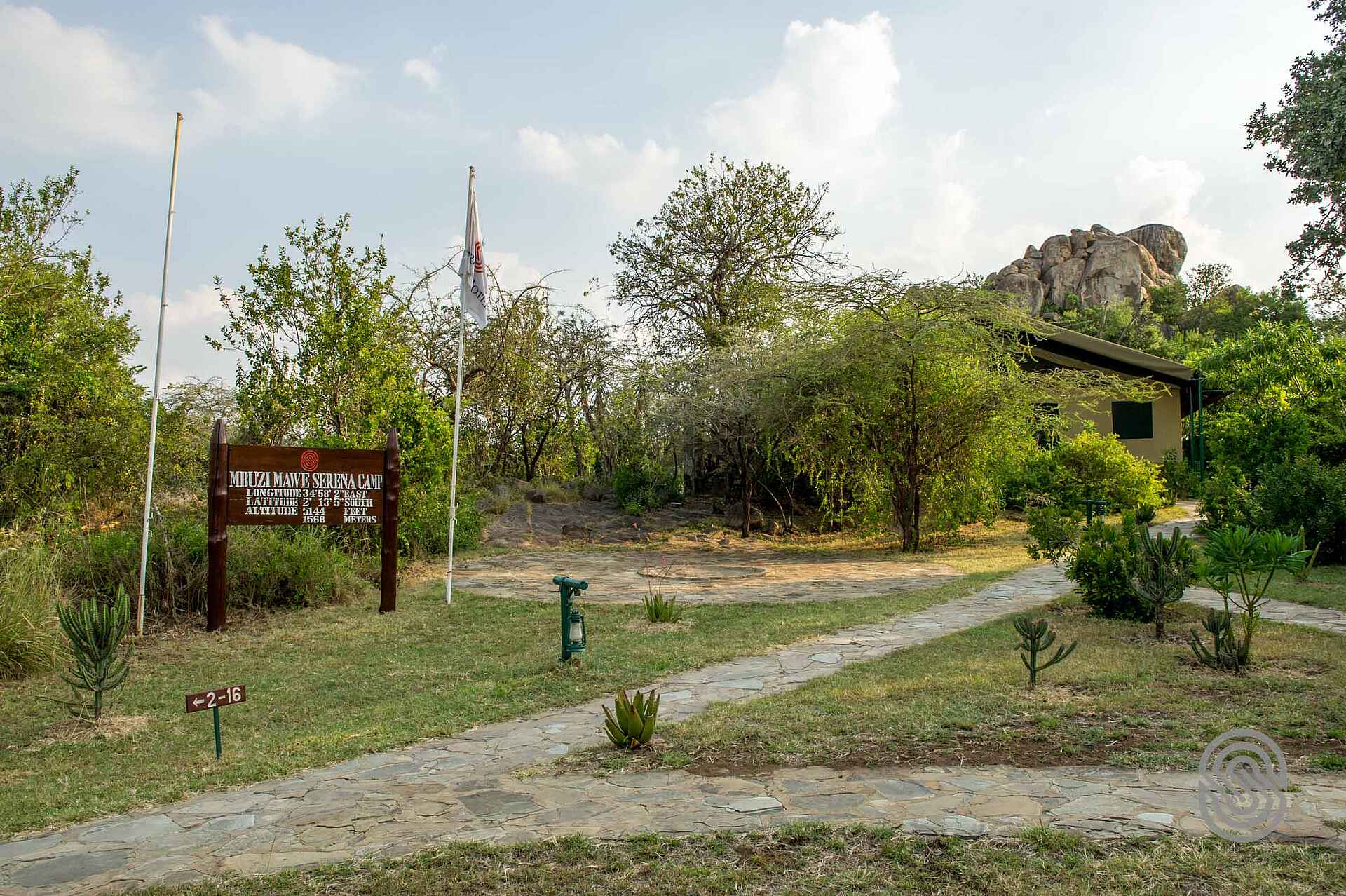 Mbuzi Mawe Serena Camp: Eingang zum Camp Mbuzi Mawe Serena Camp, Serena Hotels, Serengeti, Eingang, afrikarma, afrikarma Safaris, afrikarma Safaris - Wildnis. Hautnah., afrikarma.de