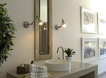 Mushara Outpost: Spiegel und Waschtisch