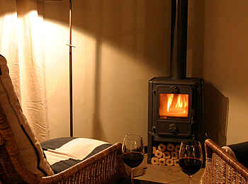 Olive Grove Guesthouse: Kaminfeuer